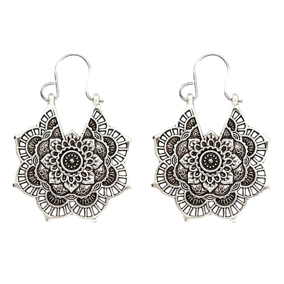 BIG Boho dangle earring Antique silver floral center Pretty Summery NWOT - Picture 1 of 4
